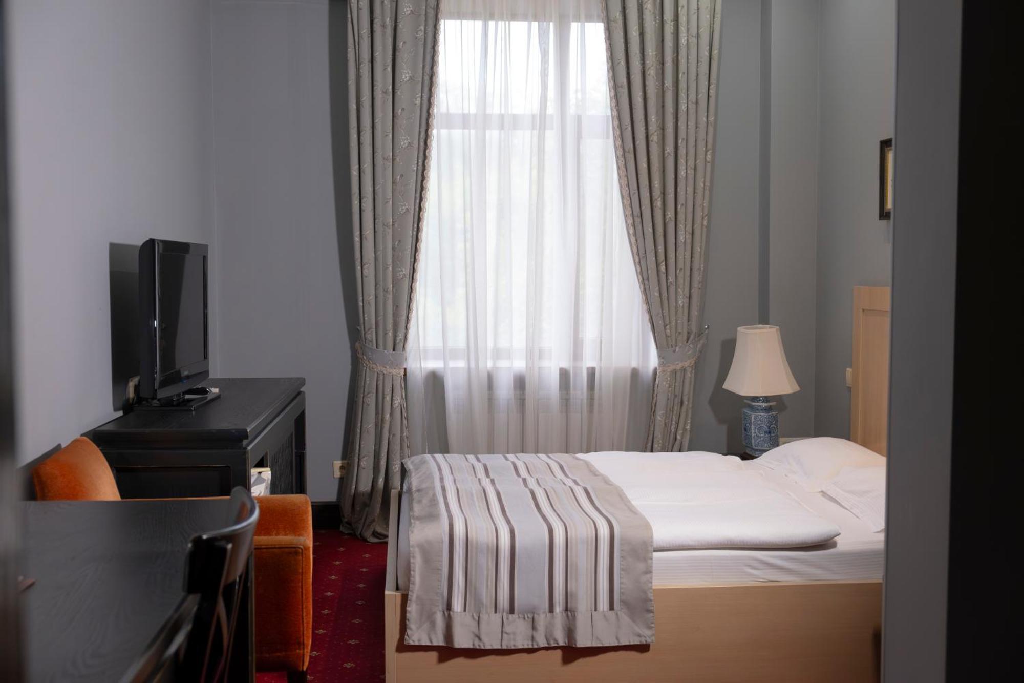 Plaza Hotel Kokshetau Exterior foto